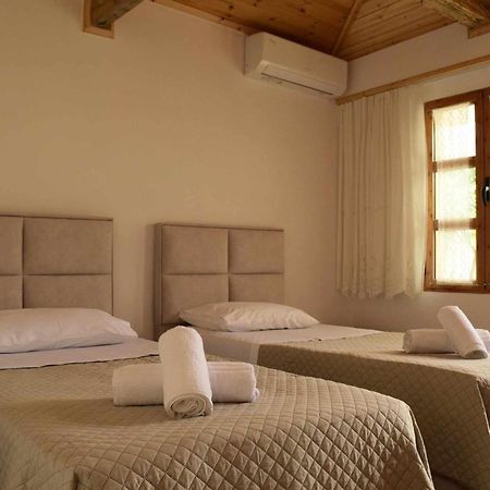 Sokaku I Te Marreve Guesthouse ジロカストラ エクステリア 写真