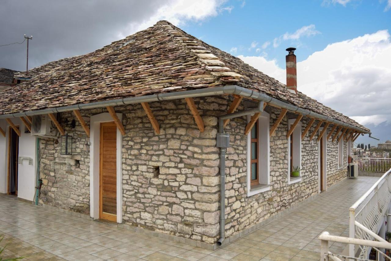 Sokaku I Te Marreve Guesthouse ジロカストラ エクステリア 写真