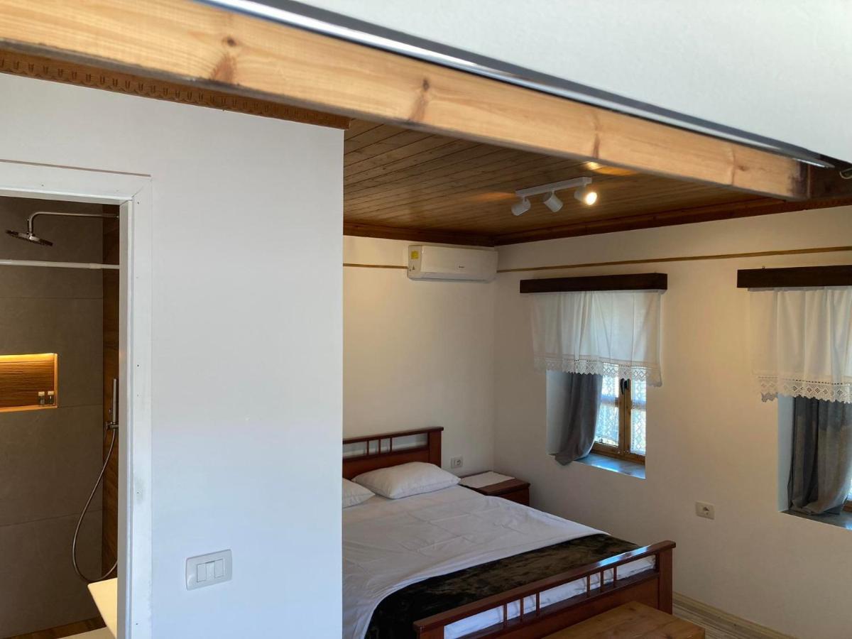 Sokaku I Te Marreve Guesthouse ジロカストラ エクステリア 写真