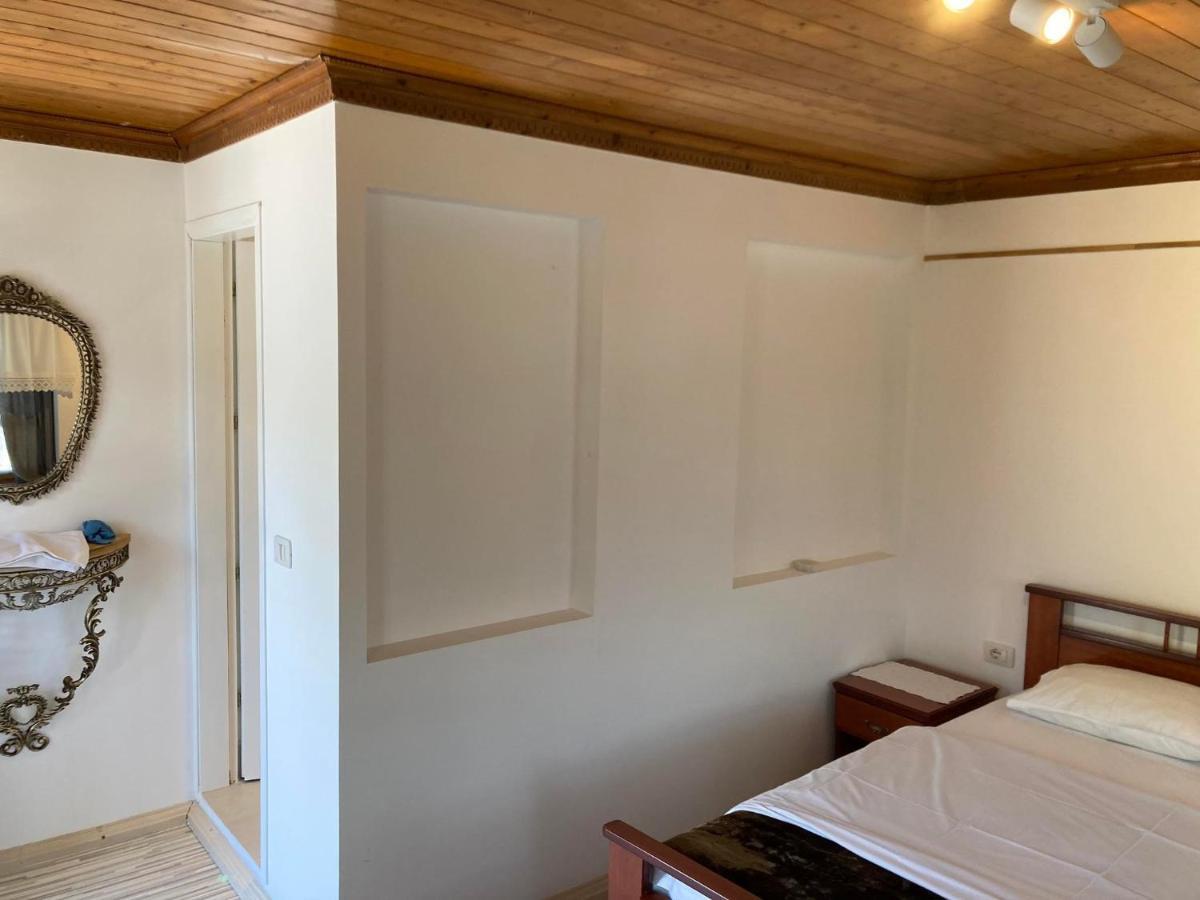 Sokaku I Te Marreve Guesthouse ジロカストラ エクステリア 写真