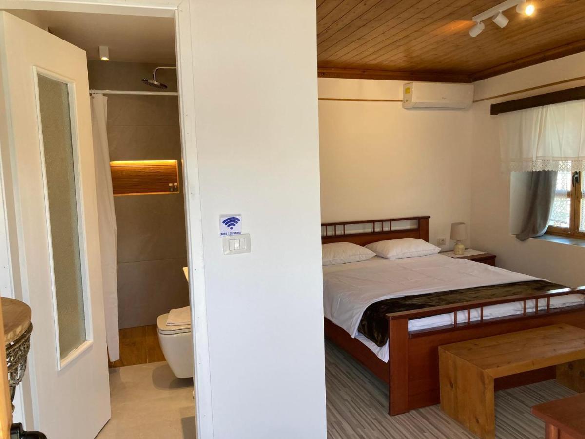 Sokaku I Te Marreve Guesthouse ジロカストラ エクステリア 写真
