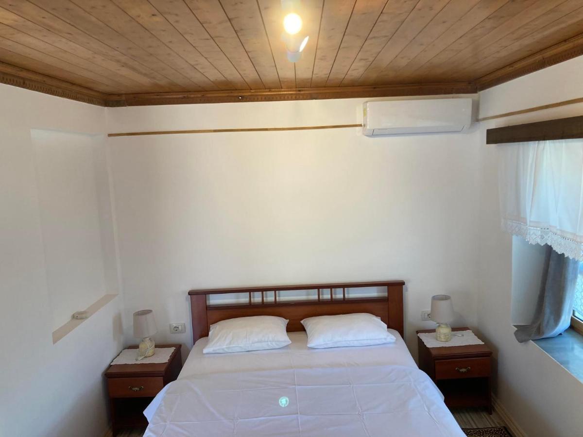 Sokaku I Te Marreve Guesthouse ジロカストラ エクステリア 写真