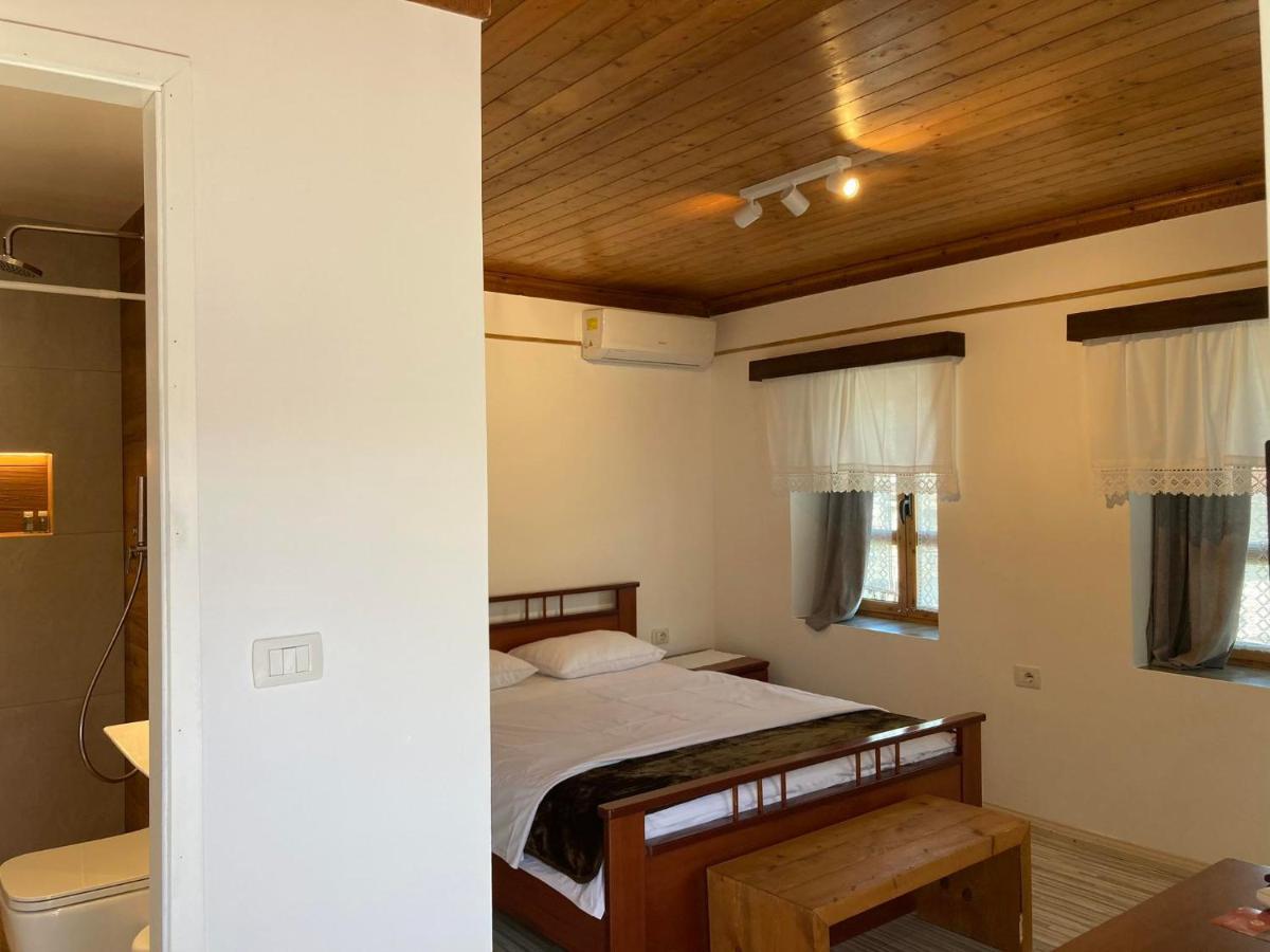 Sokaku I Te Marreve Guesthouse ジロカストラ エクステリア 写真