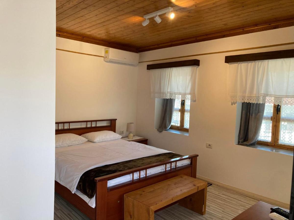 Sokaku I Te Marreve Guesthouse ジロカストラ エクステリア 写真