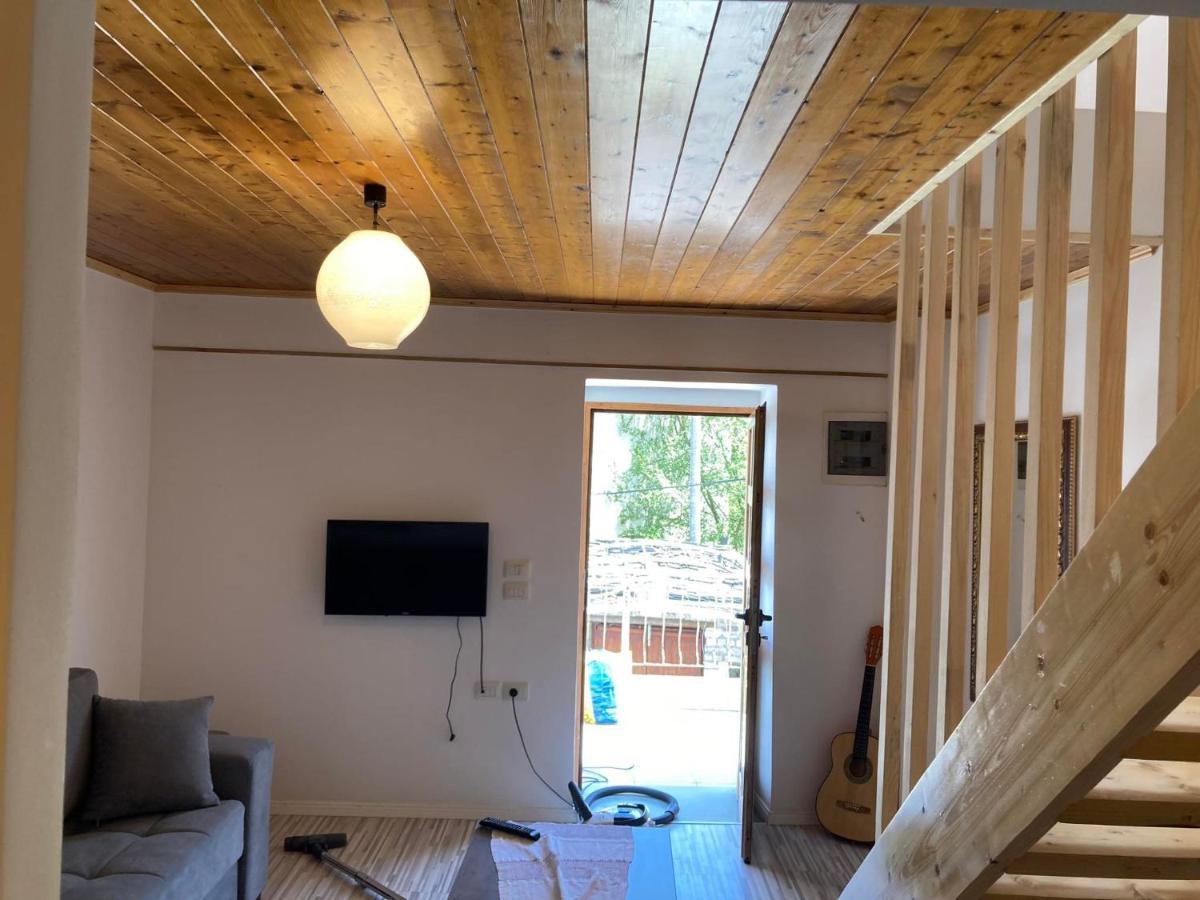 Sokaku I Te Marreve Guesthouse ジロカストラ エクステリア 写真
