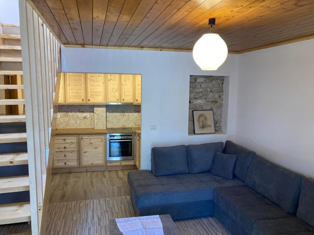 Sokaku I Te Marreve Guesthouse ジロカストラ エクステリア 写真