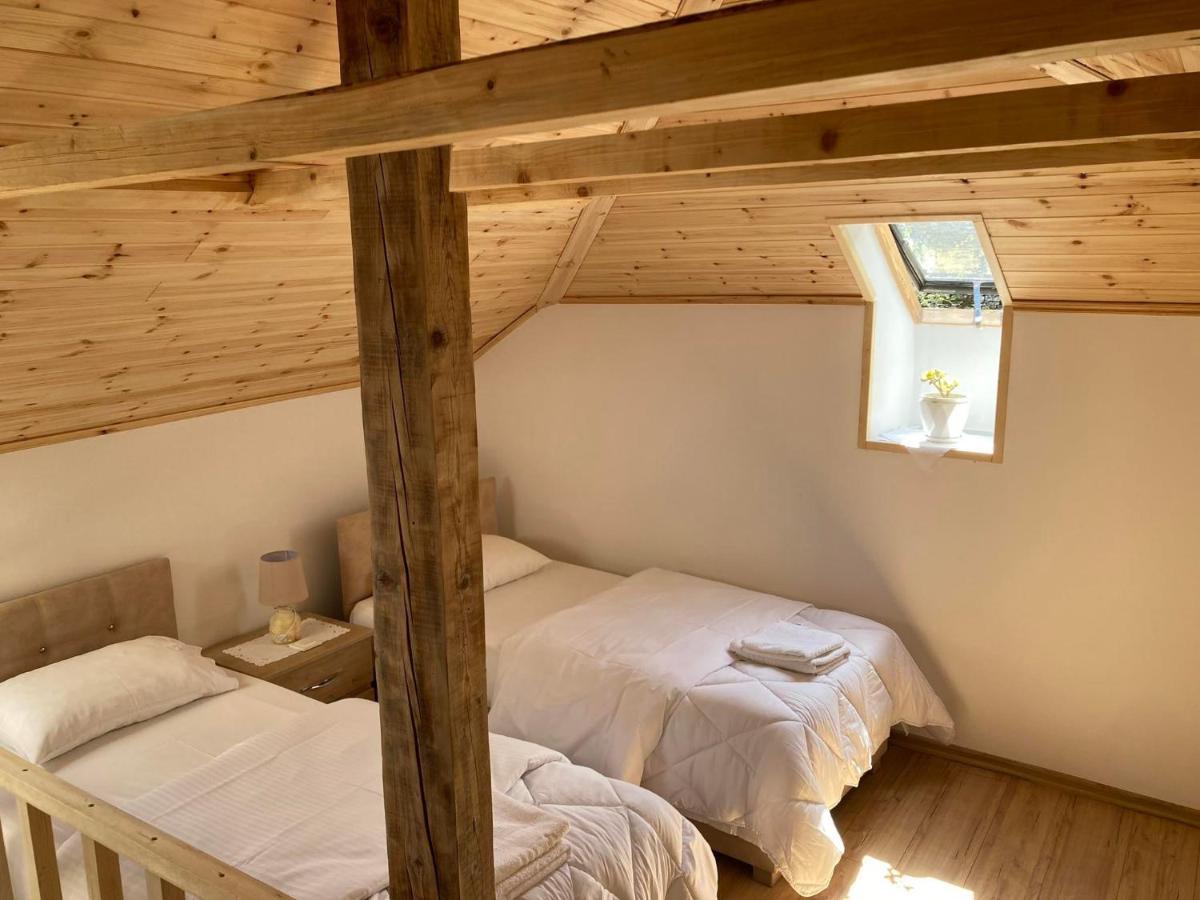 Sokaku I Te Marreve Guesthouse ジロカストラ エクステリア 写真