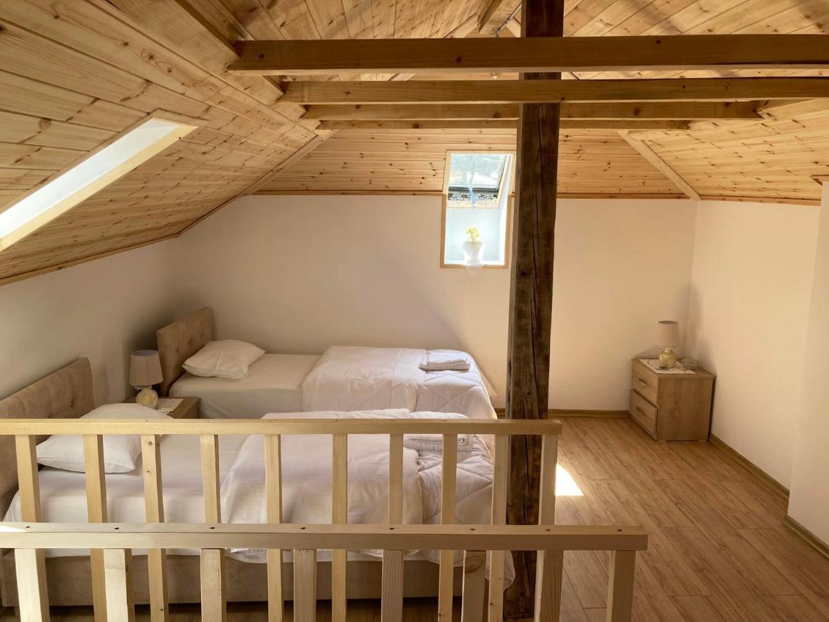 Sokaku I Te Marreve Guesthouse ジロカストラ エクステリア 写真