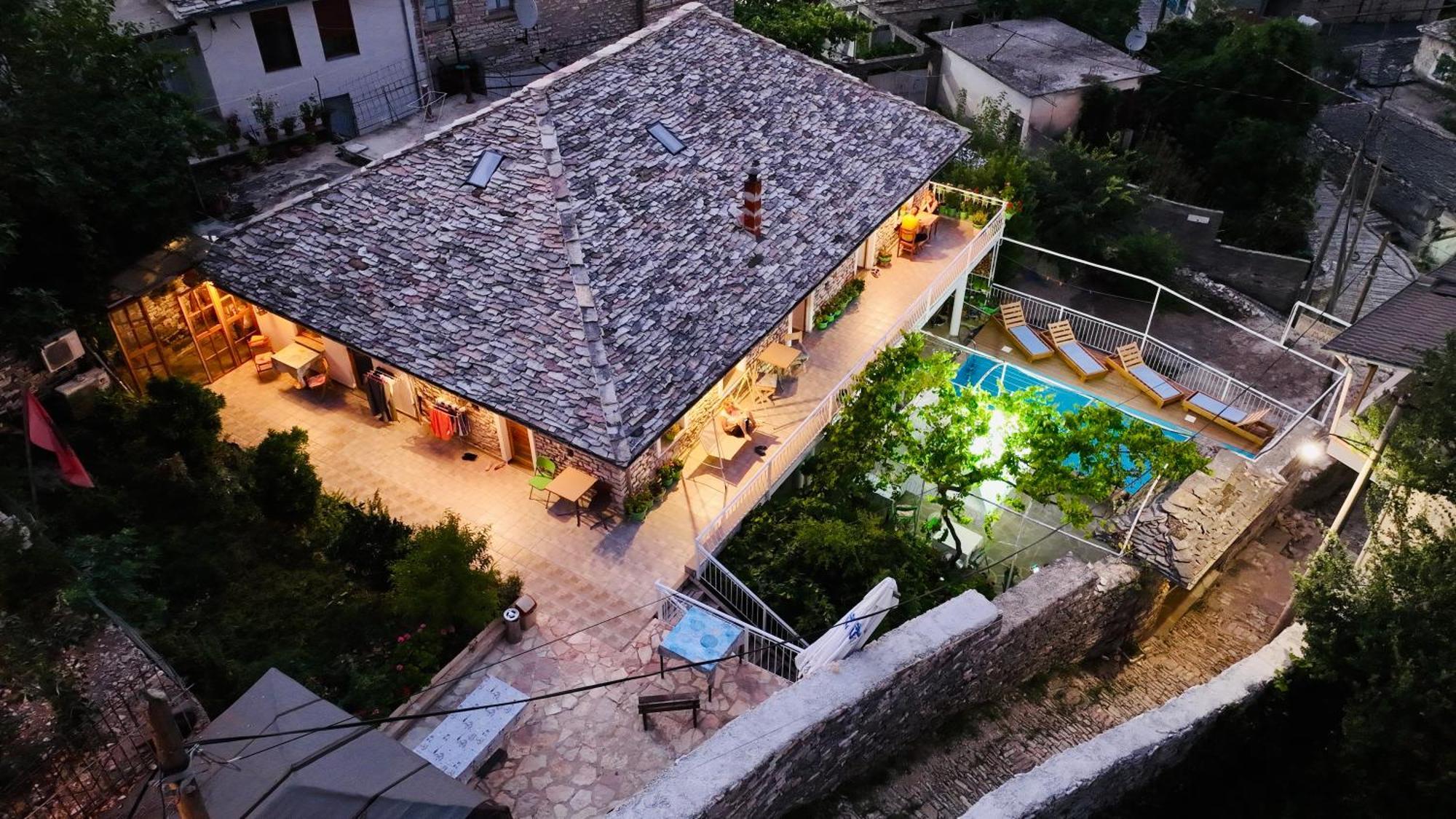 Sokaku I Te Marreve Guesthouse ジロカストラ エクステリア 写真